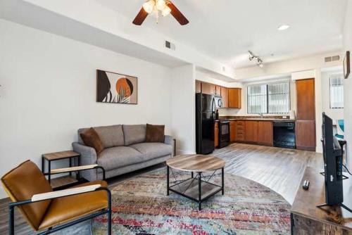 Glendale Sports and Entertainment District Apartment | CozySuites Glendale - Westgate w pool 13