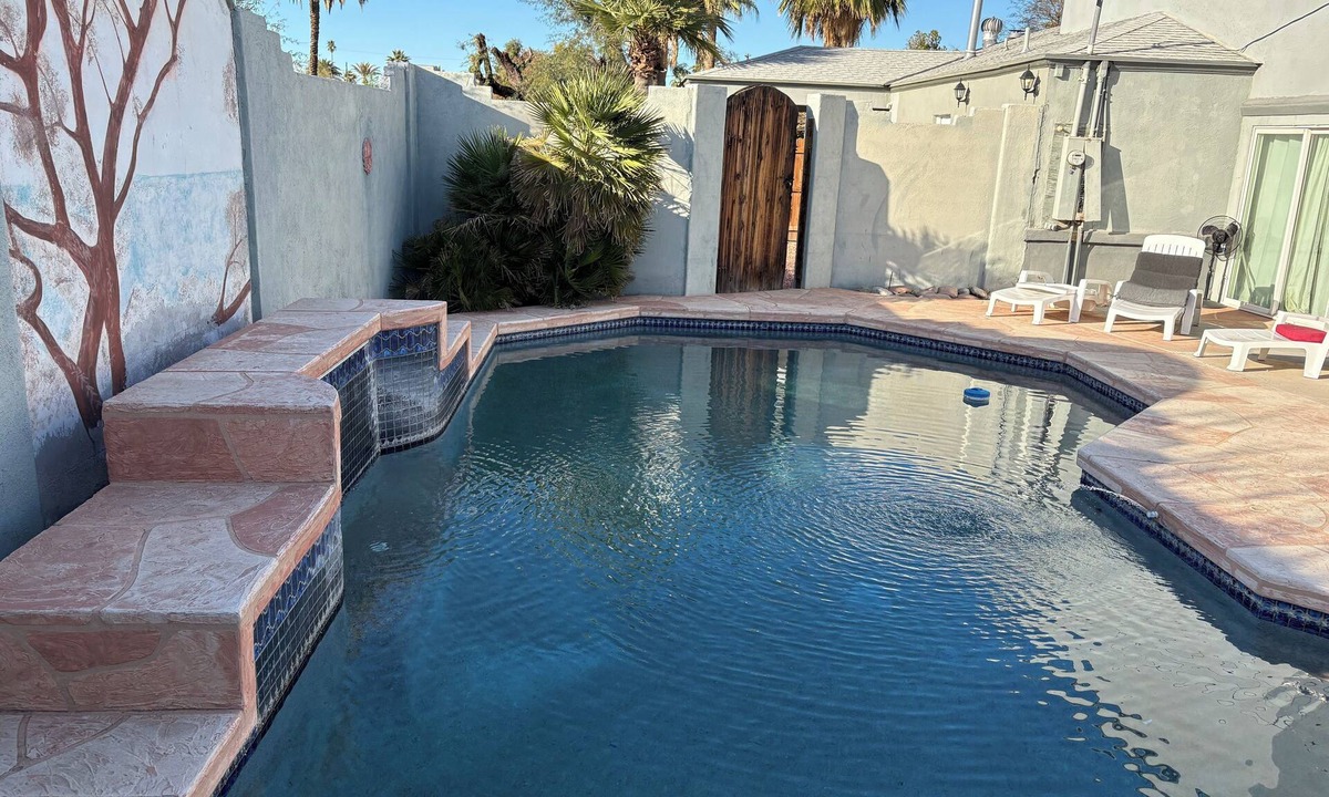 F. Q. Story Apartment | CRYSTAL POOL STUDIO KITCHEN SWIMMING WALK DOWNTOWN STADIUMS CONVENTION CTR ARTS