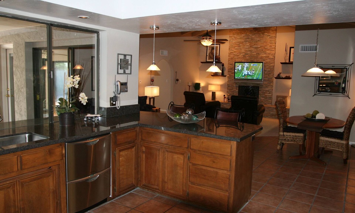 Tempe House | Custom Home in a Quiet Neighborhood for 8 people
