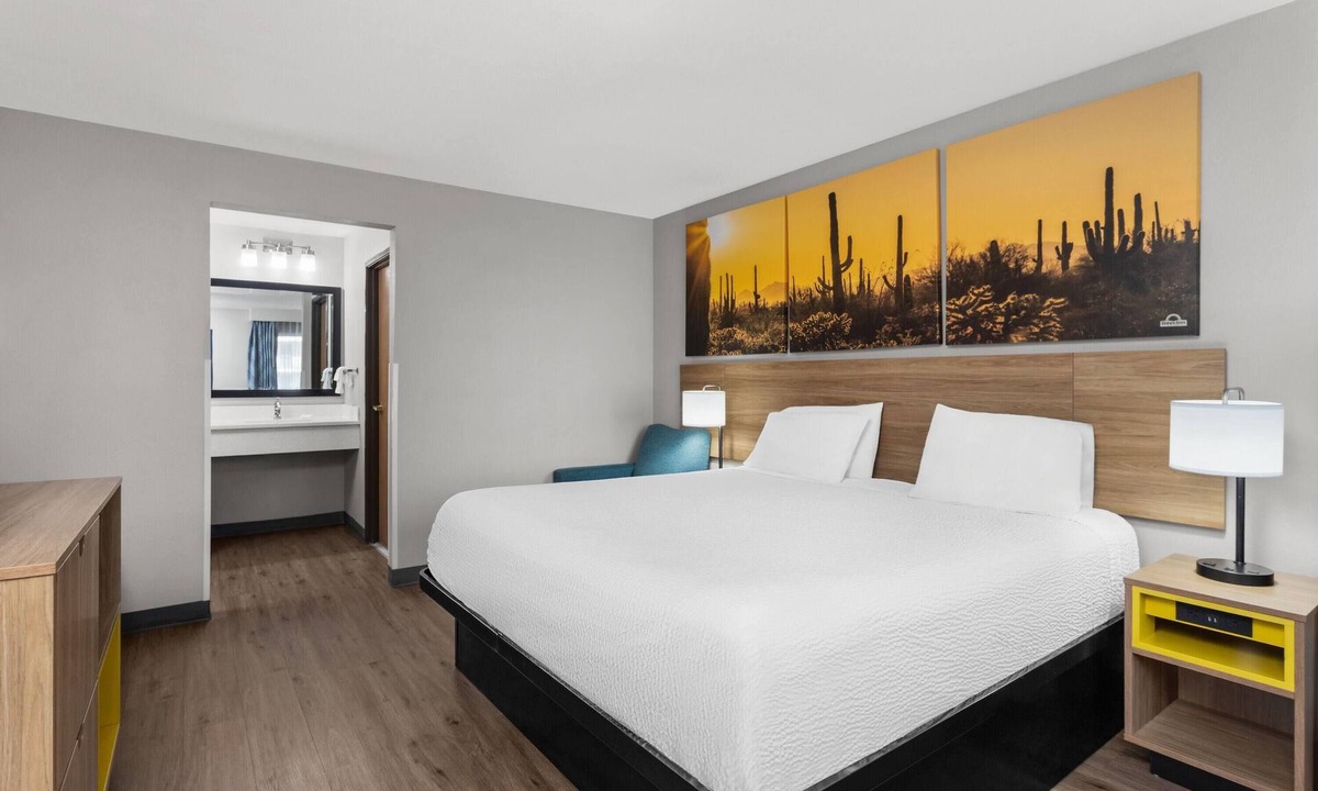 Estrella Hotel | Days Inn by Wyndham Phoenix West