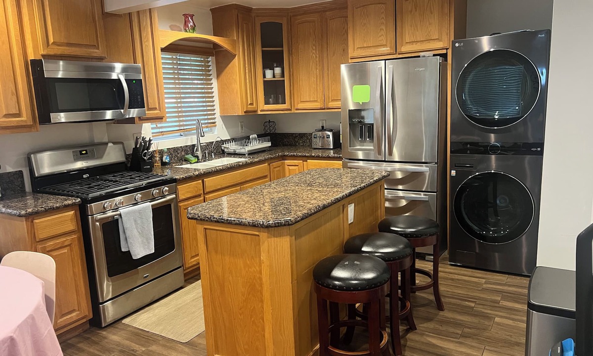 Palms House | Delightful 2-bedroom house with AC in Los Angeles