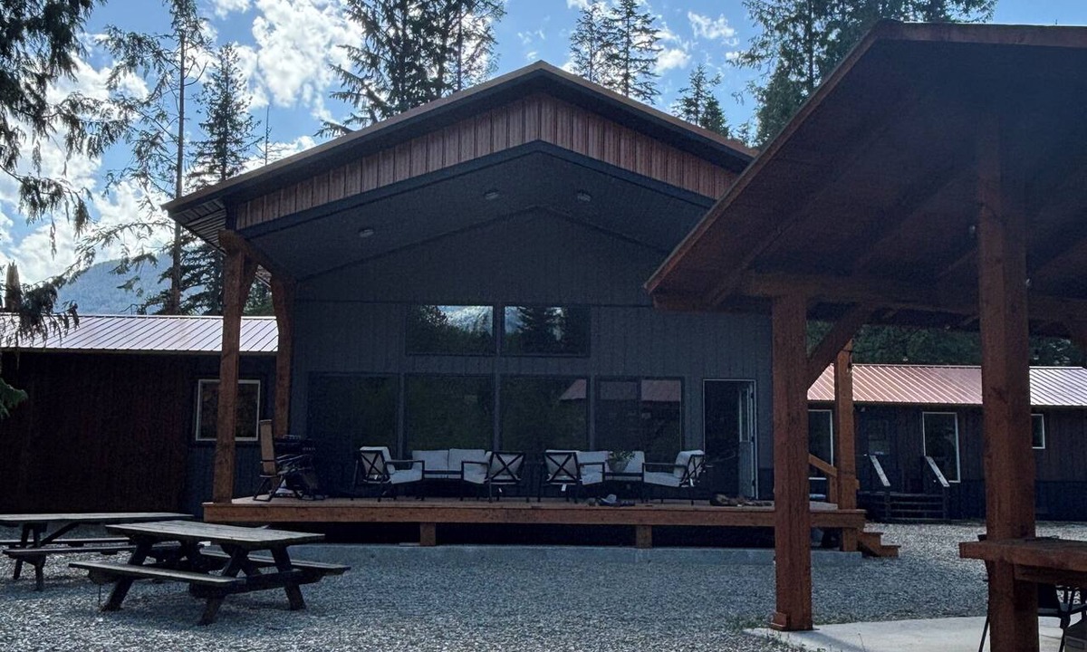 Noxon Cabin | Delightful lodge with WiFi in the heart of Bull River- 5 bedrooms available,