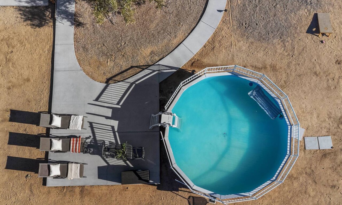 Joshua Tree House | Desert escape w/hot tub, pool, fire pit & fully fenced yard — 15 min to JTNP. Perfect for dog-friendly getaways. 🌵✨