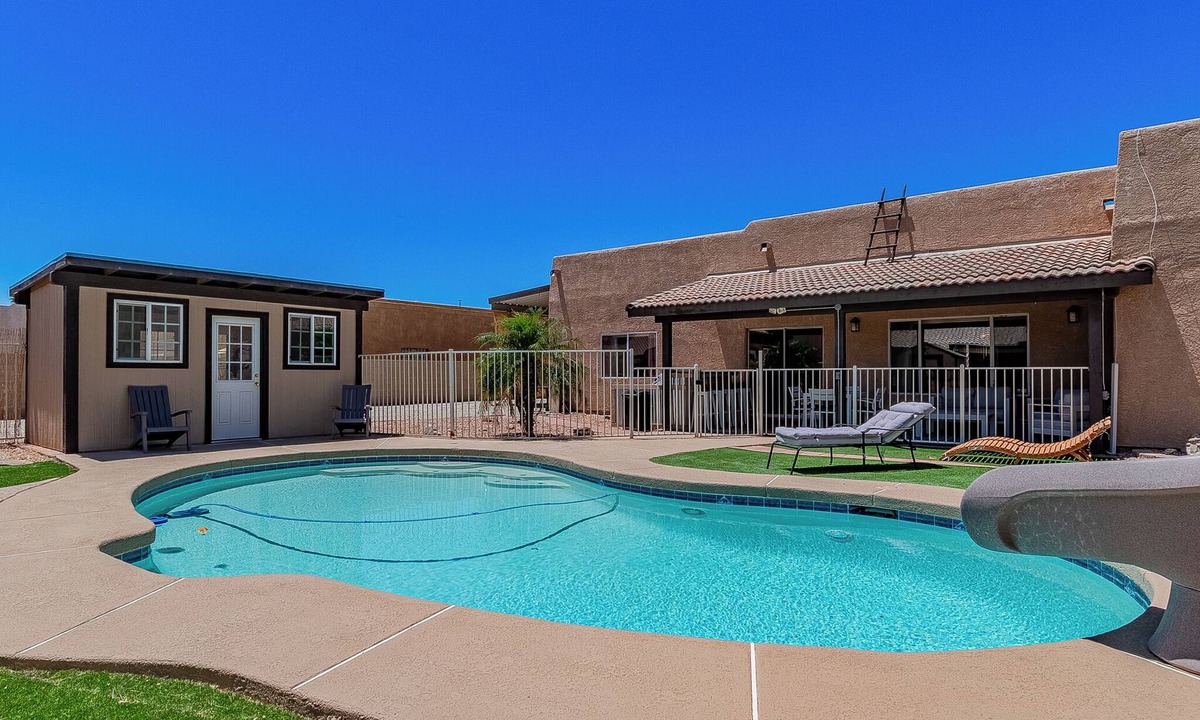 Desert Foothills House | Desert Get-Away, with 2 King beds and 2 Twins!