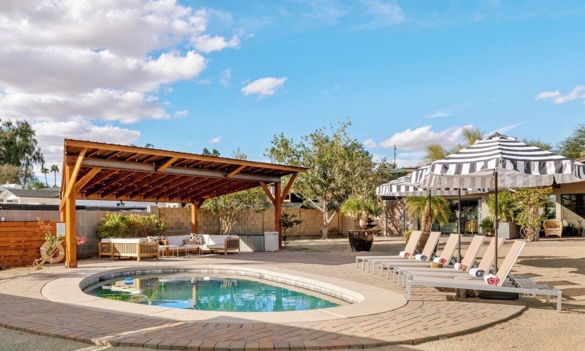 North Mountain House | Desert Sky Ranch: Heated Pool, Mountain Views, Ping-pong, Fire Pit