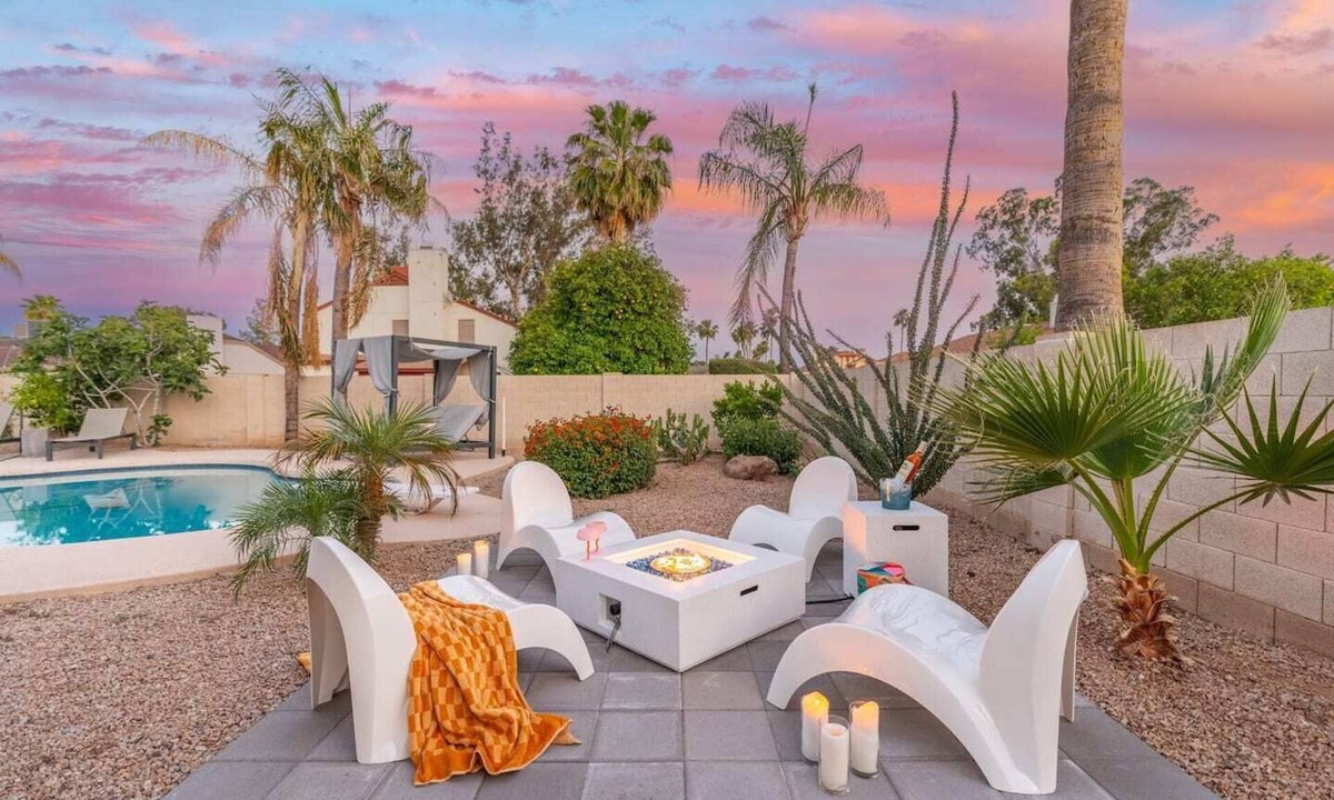 Honeyridge Manor House | Designer Oasis Minutes from Scottsdale Events, Heated Pool,Hot Tub ,Sleeps 8