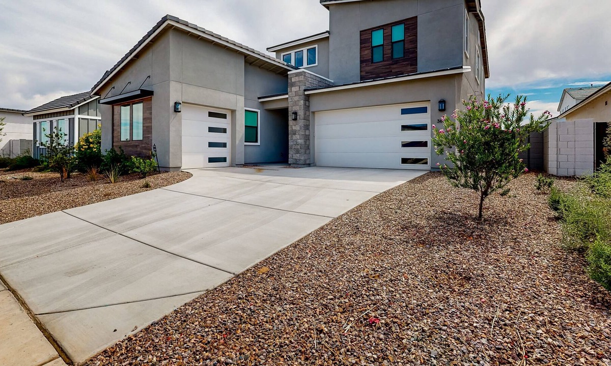 San Tan Valley House | Dog-friendly 2-story home with enclosed backyard, patio, grill, streaming, & W/D