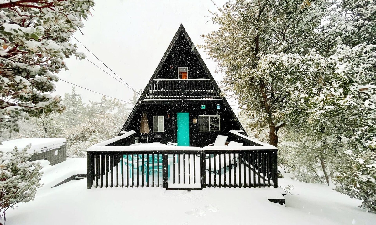 Pine Cove Apartment | Dog Friendly A-frame Hot Tub Nature Views