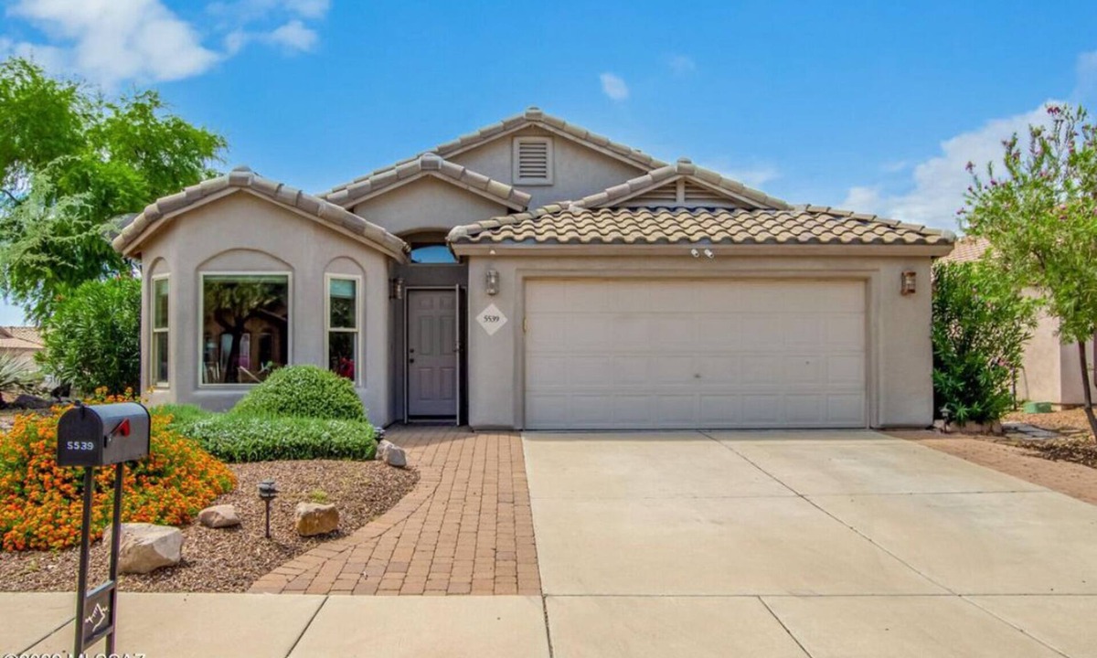 Dove Mountain House | Dove Mtn home in nice neighborhood with pool. Close to golf, trails and dining