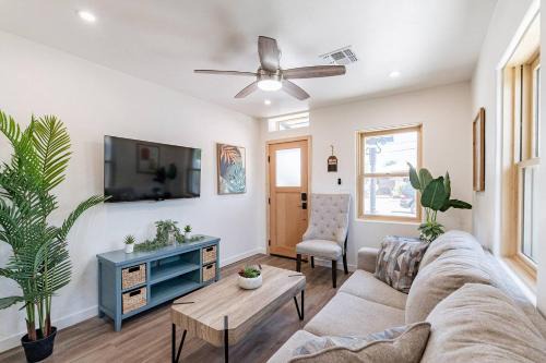 Downtown Tucson House | Downtown Bungalow -Duplex - EV Charger