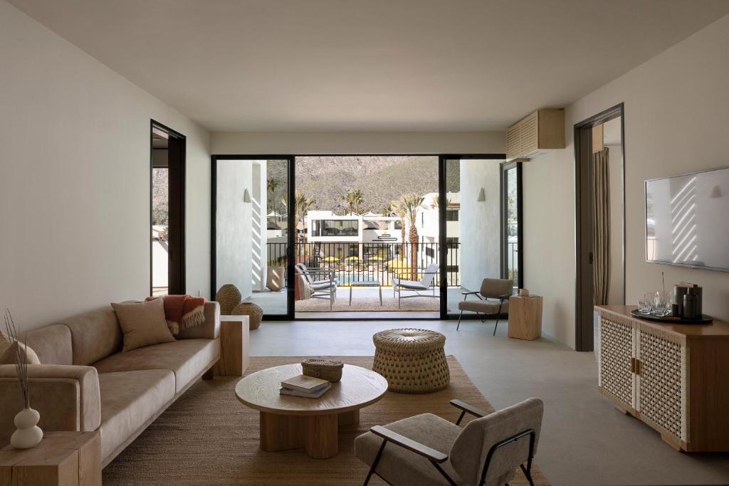 Downtown Palm Springs Hotel | Drift Palm Springs, a Member of Design Hotels