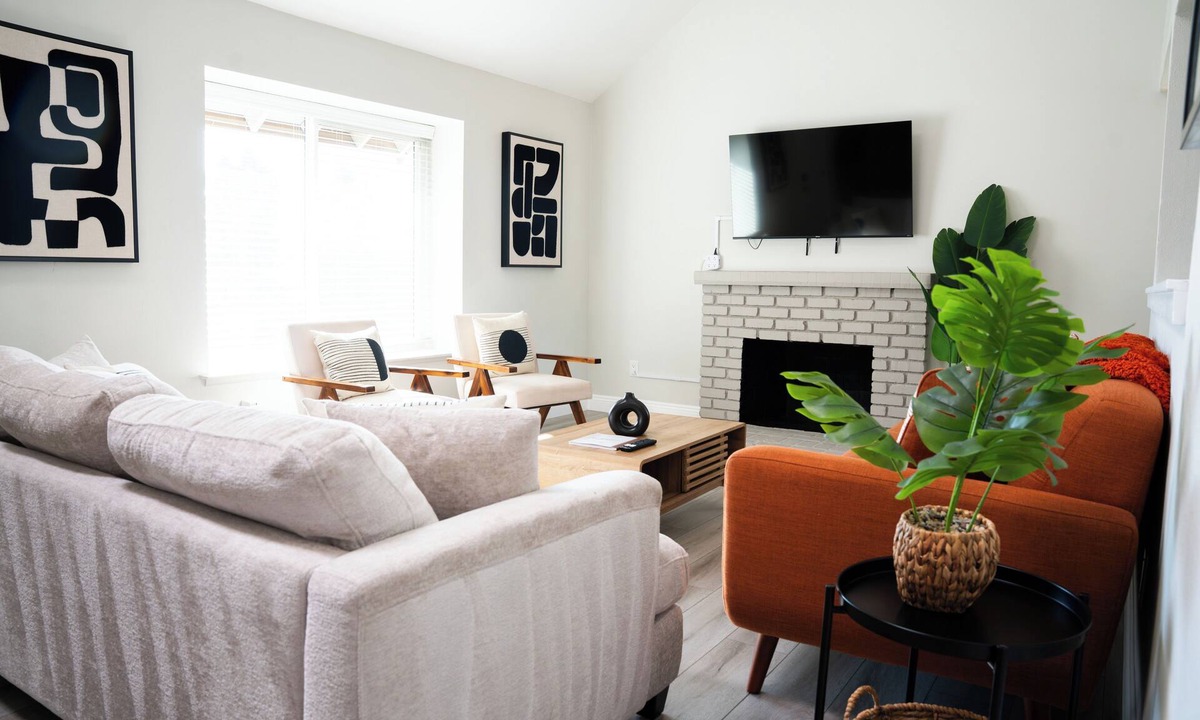 Moreno Valley House | Dual Master Rooms - Perfect for Groups & Family-friendly - Fire Pit, BBQ, Games