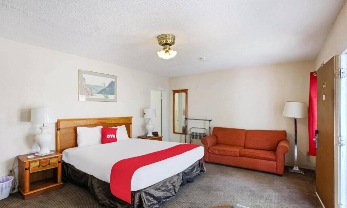 Yuma Hotel | Easy Access to Major Yuma Attractions from Comfortable 3 Queen Bed Room
