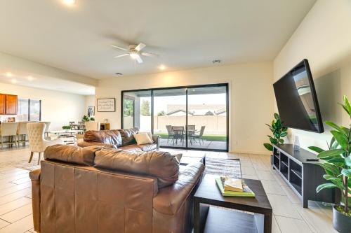 Glendale House | Easy Stadium Access! Modern Glendale Getaway