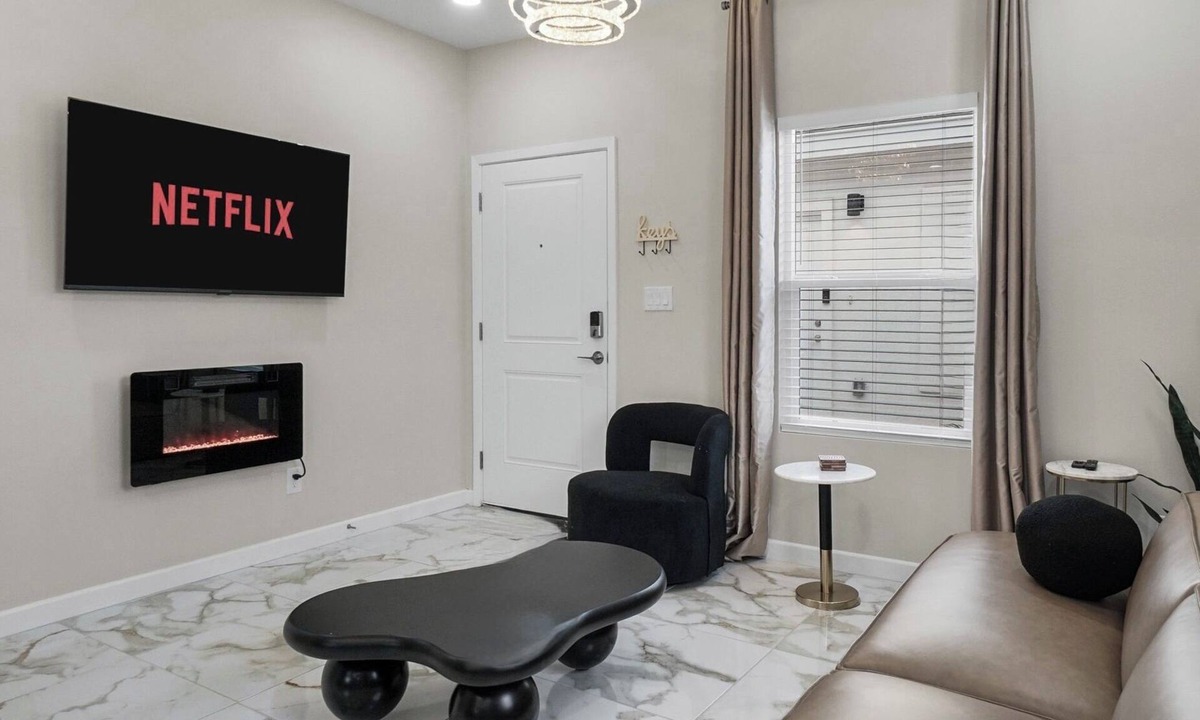 Edinburg Condo | Edinburg TX Luxury Condo - Prime Area - Near UTRGV