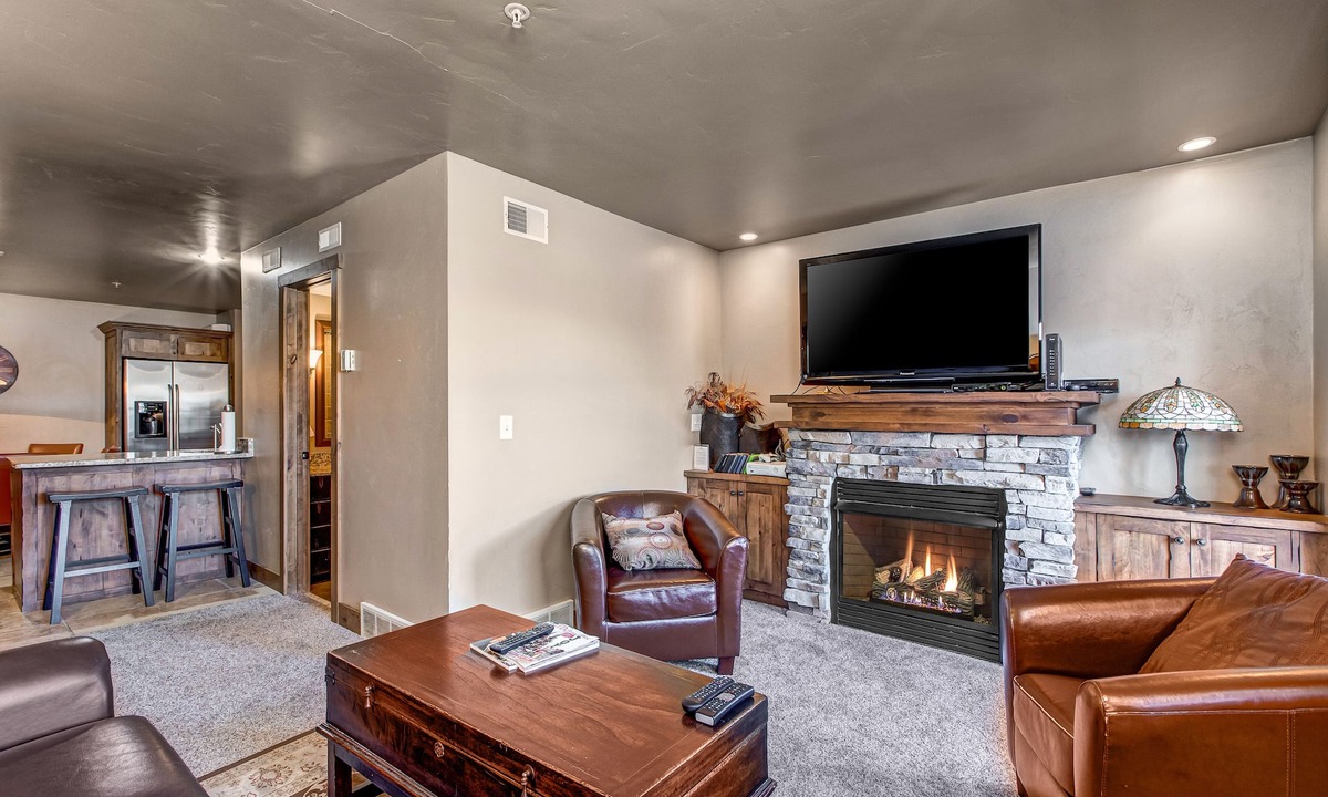 North Park City Condo | Efficient Getaway Near the Slopes & Town W/ Shared Hot Tub, Free WiFi & More