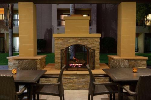 Tempe Hotel | Embassy Suites by Hilton Phoenix Tempe