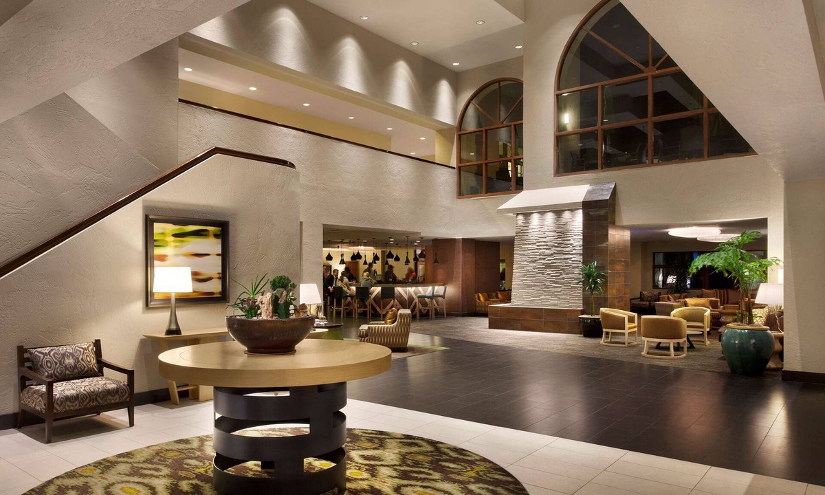 Tempe Hotel | Embassy Suites by Hilton Phoenix Tempe