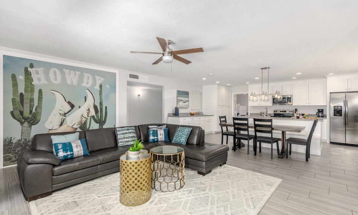 Trail West House | Endless Elegance-Mins 2 Old Town-Large Groups