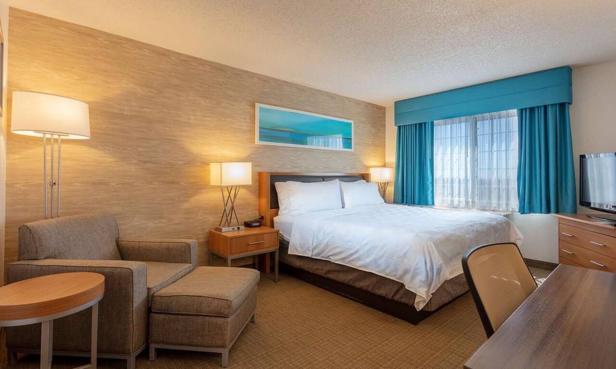 Anaheim Resort Hotel | Enjoy Disneyland Magic! Outdoor Pool, Pet-Friendly Property!