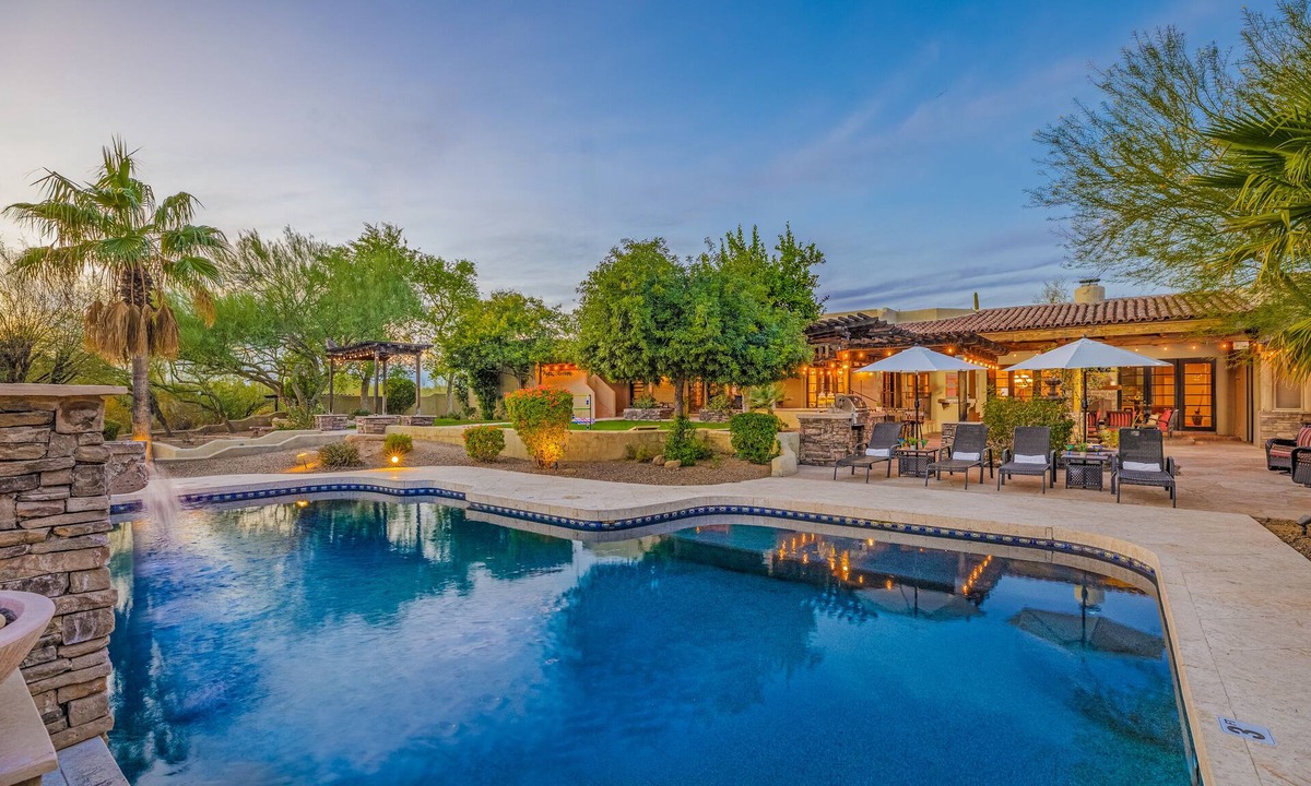 North Scottsdale House | Entertainment Galore! Heated Pool, Relaxing Spa, Putting Green, Bocce Court, BBQ