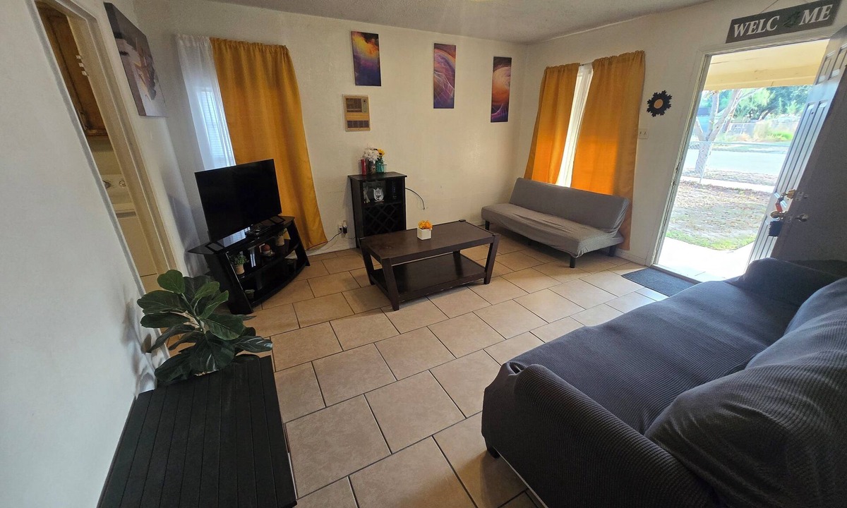 Edinburg House | Entire 2-bedroom house in Downtown Edinburg