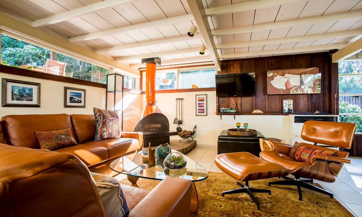 Beach Barber Tract House | Escape to La Jolla! Secluded MidCentury WindanSea Beach Bungalow, Bikes, Hot tub