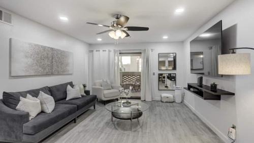Camelback East House | Executive 2 Bdrm Condo in the Heart of Biltmore