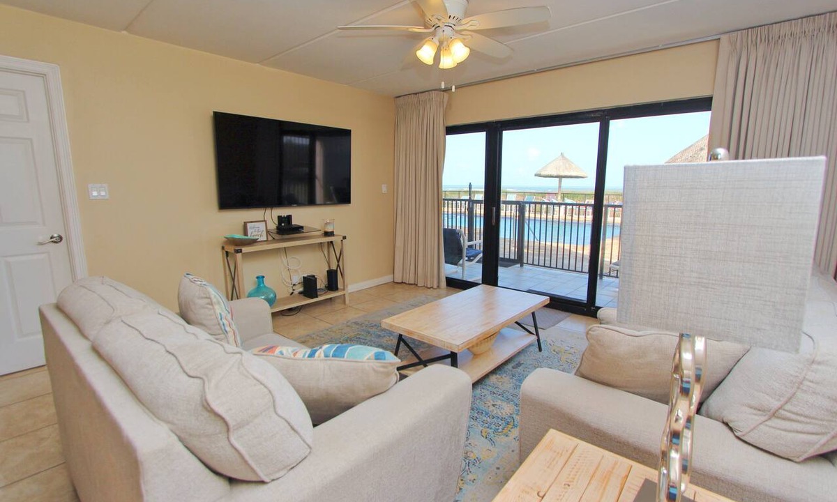 South Padre Island Condo | Experience comfort in this 2-bedroom condo with a bonus room, perfect for 8 guests.