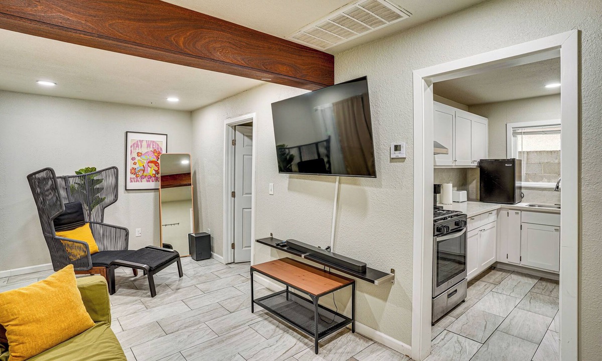 Compton Condo | Explore LA & Long Beach: Compton Condo w/Patio