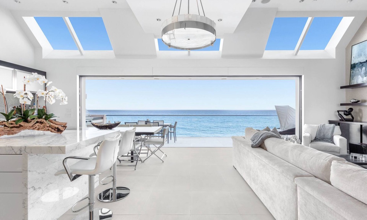 Central Malibu House | Exquisite Beach Front Home With Beautiful Views & Outdoor Living