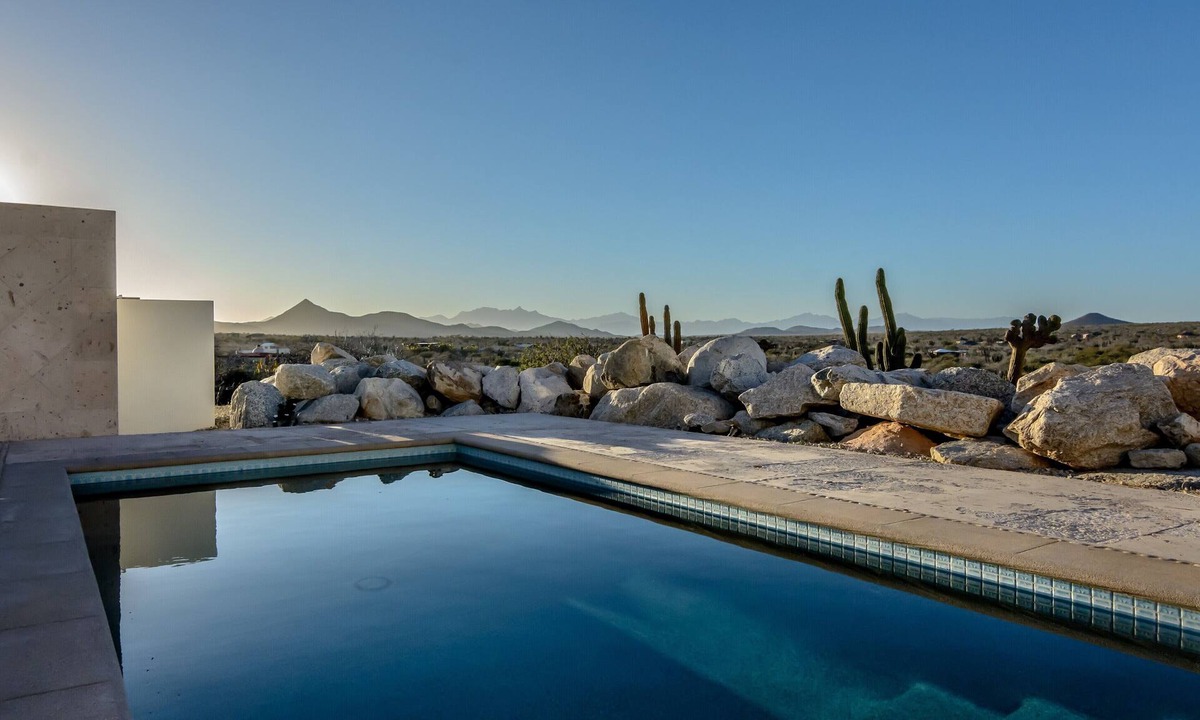 Los Zacatitos House | Fabulous Contemporary Getaway / 360 Degree Views / Beach / Pool