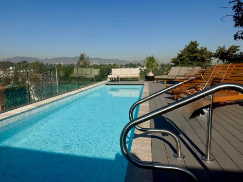 Jimenez Villa | Fabulous Rooftop Heated Pool Villa, Golden Triangle, Lomas
