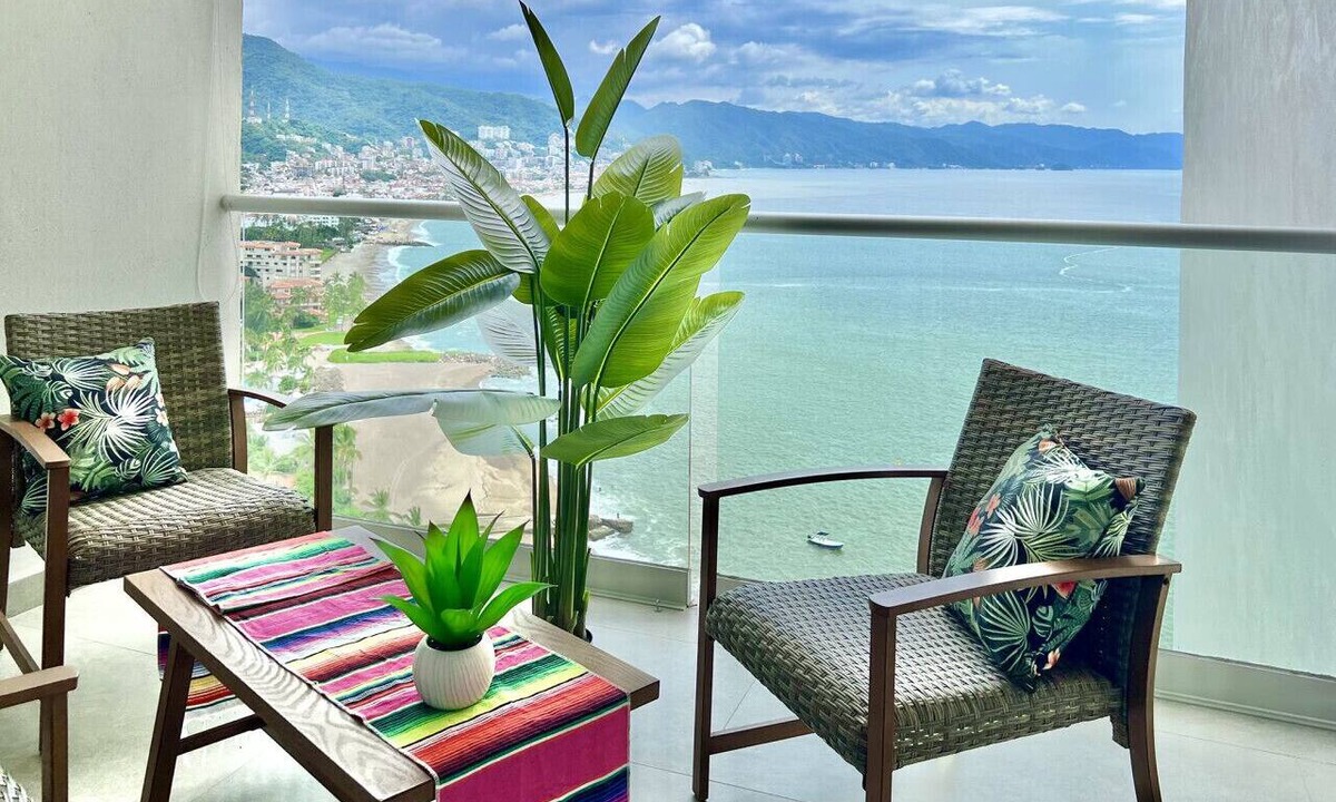 Las Glorias Apartment | Family friendly 1 bdr sleeps 4 amazing views Amazing pools