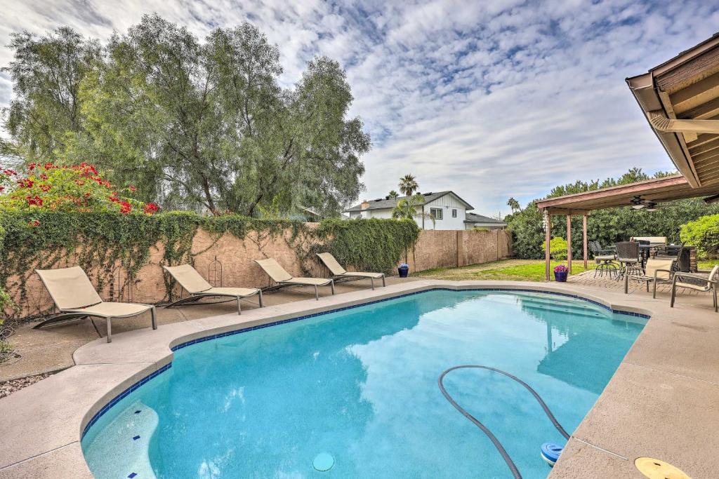 Glendale House | Family Friendly! Poolside Desert Oasis in Glendale