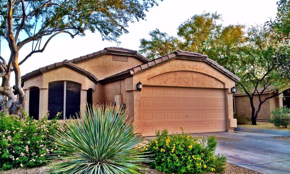 Desert Ridge House | FAMILY HOUSE w POOL & HOT TUB, heating included.