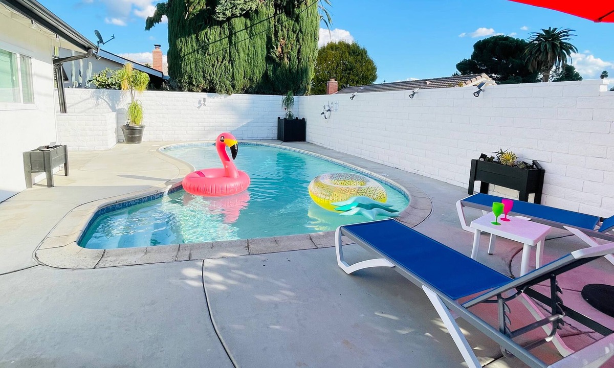 Estates at Canyon Crest House | FAMILY POOL HOME/3-BDR/KING BED/Game Room/Arcade/Sleeps 10/Riverside Downtown