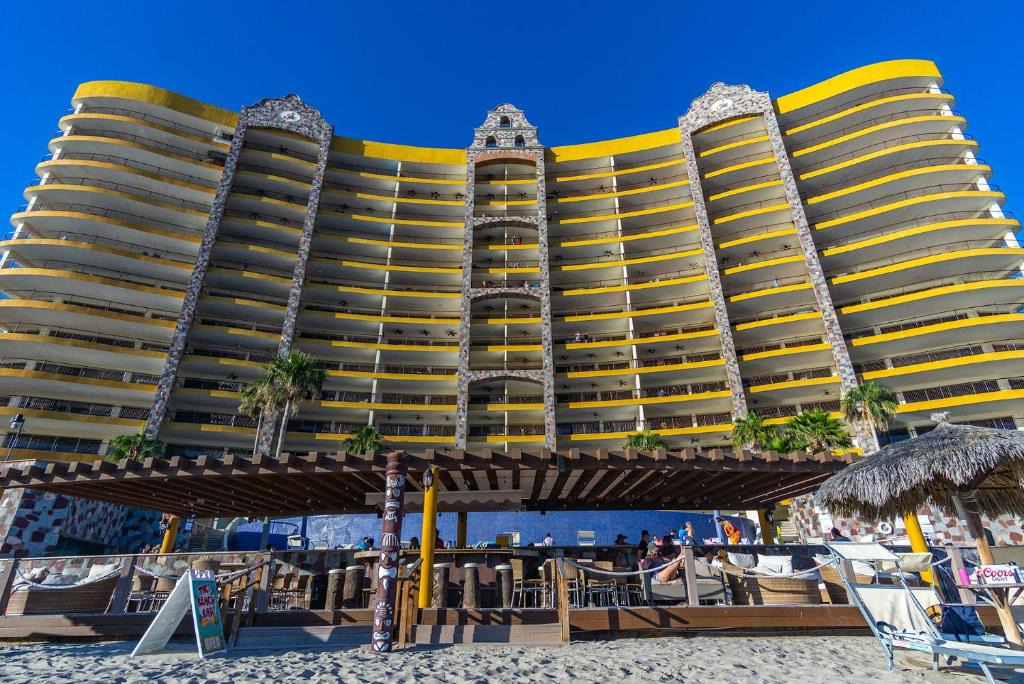 Bella Vista House | Family Tides Retreat Adorable Spacious Oceanfront Condo