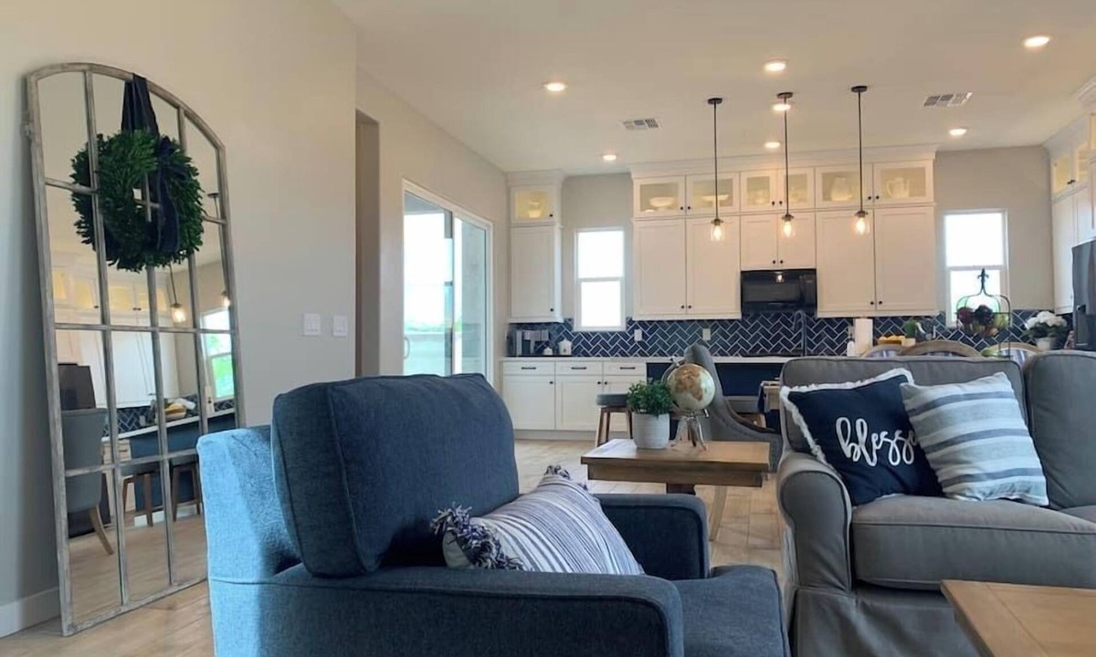 Peoria House | Farmhouse @ P83 Peoria - Baseball,Golf,Shopping, Dining