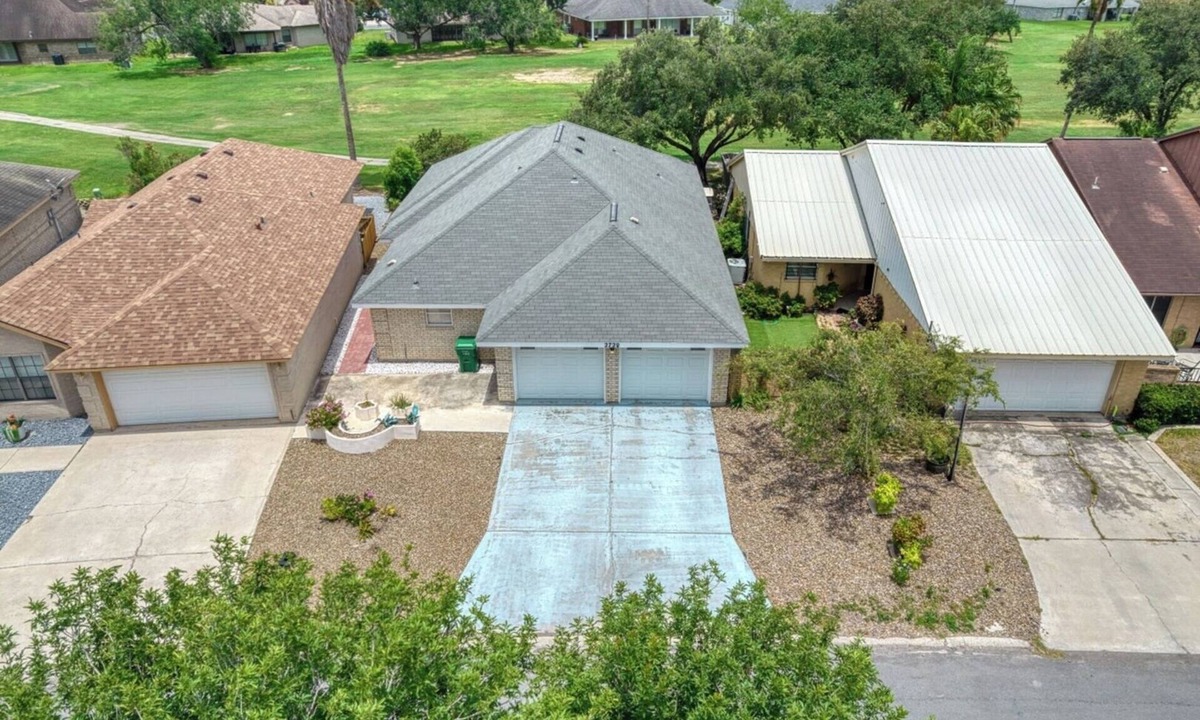 Pharr House | Fenced Backyard Pet Friendly Garage Parking