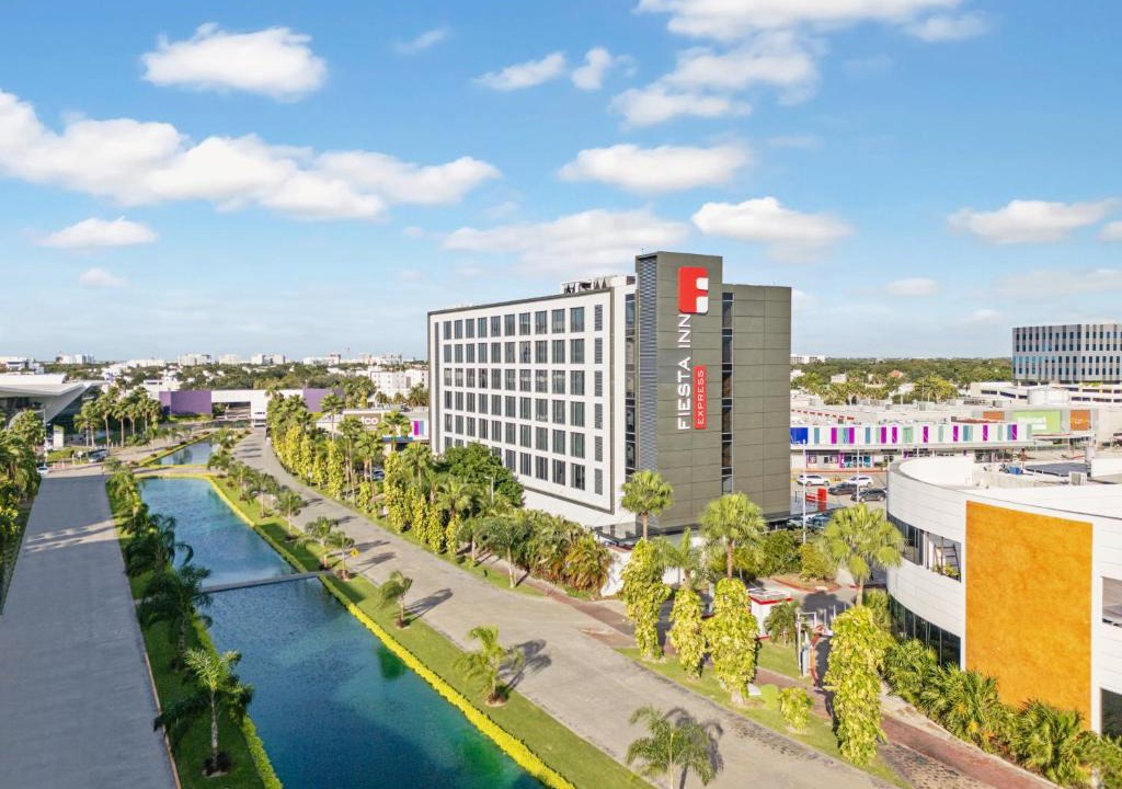 Cancun Hotel | Fiesta Inn Express Cancún Cumbres