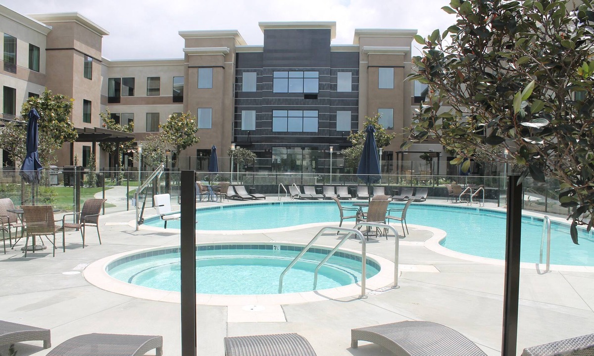 Bressi Ranch Apartment | Free Breakfast Included! Pool & Hot Tub Access | King Studio