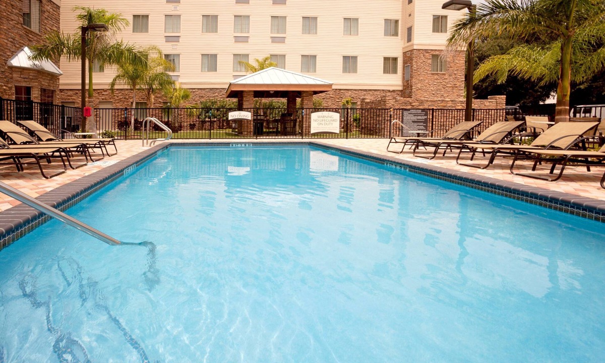 McAllen Condo | Free Breakfast. Outdoor Pool & Hot Tub. Quick Drive to the University of Texas Rio Grande Valley!