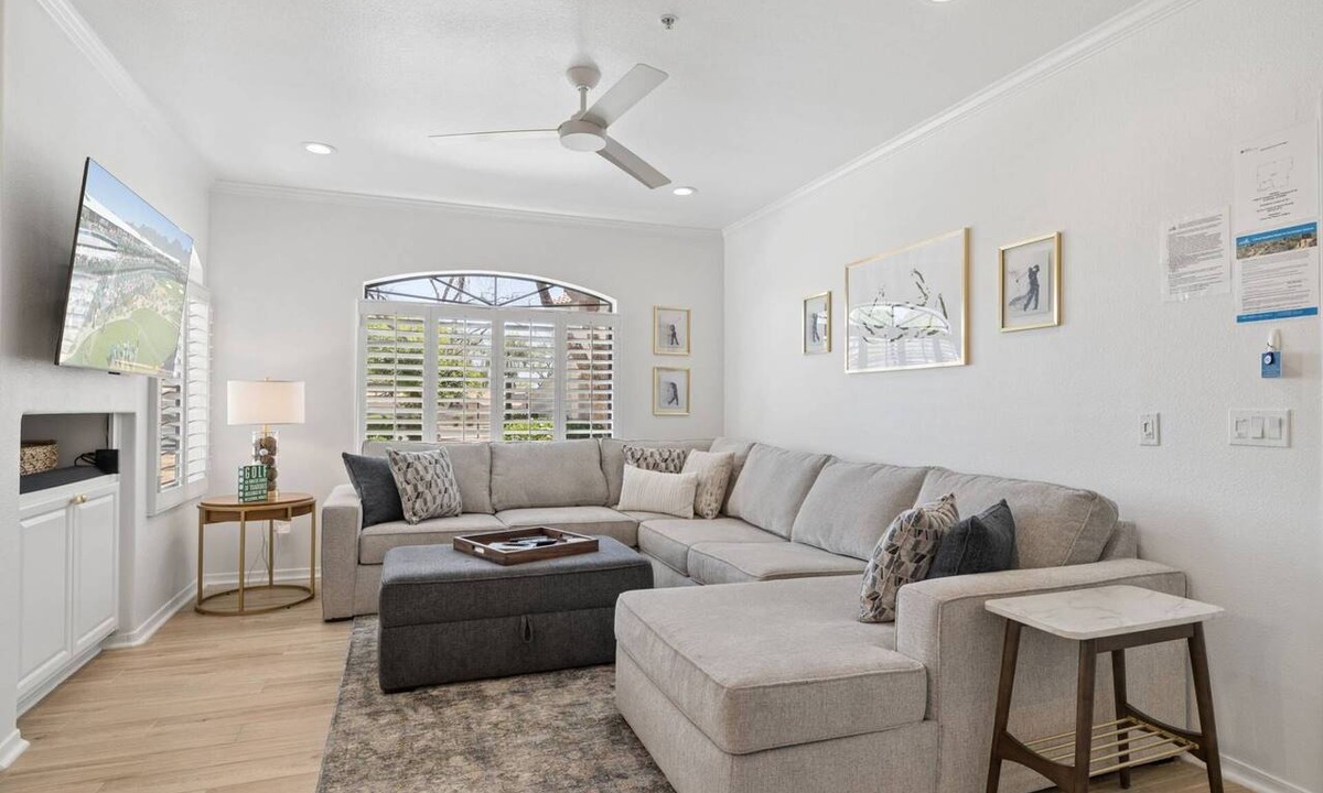 North Scottsdale Condo | FREE GOLF! Resort Style 1st floor condo in Great Location! Heated Pool/Spa/Gym, Near Shops/Dining!