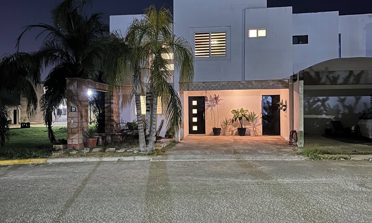 Torreon House | Full house for family and friends