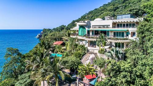 Boca de Tomatlan Villa | Fully Staffed, Beach frontage Luxury Villa