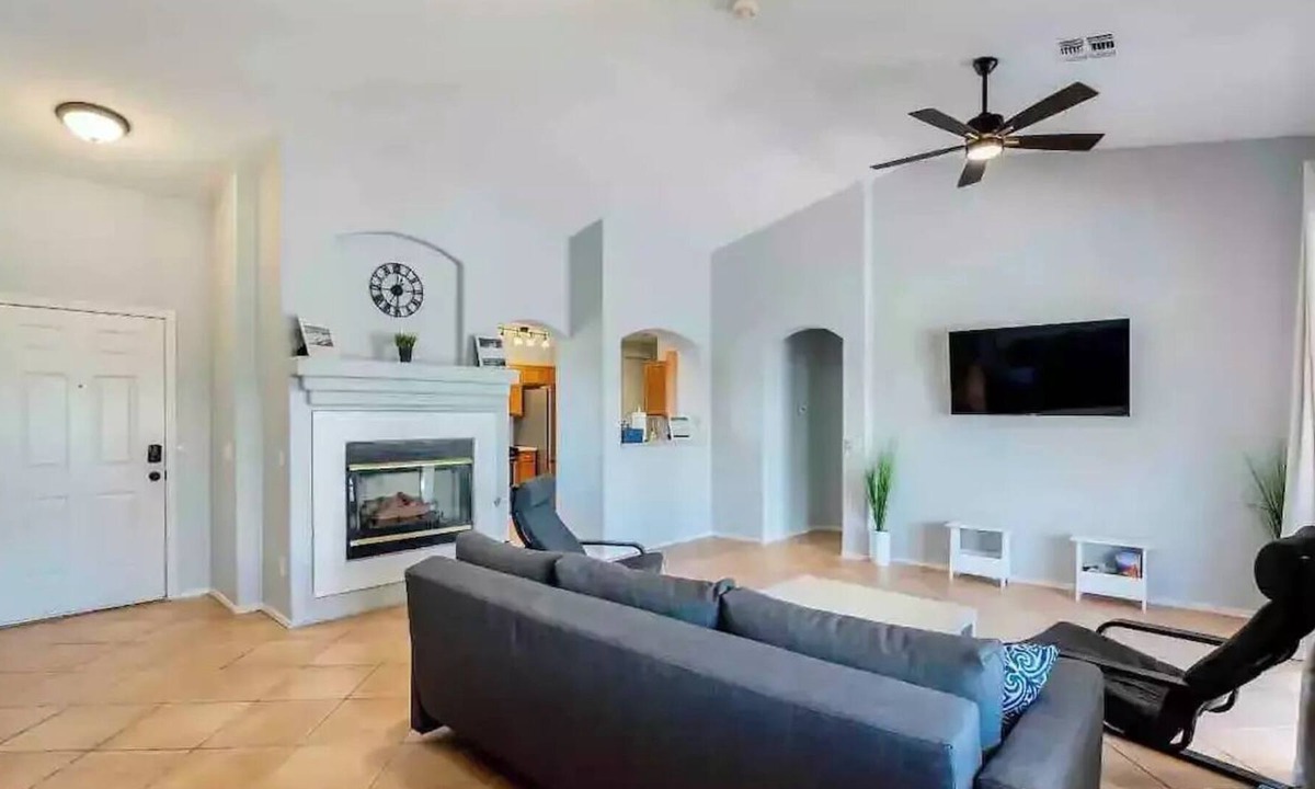 Canyon Trails House | Fully updated 4/2- 1 Mile to Reds/Indians