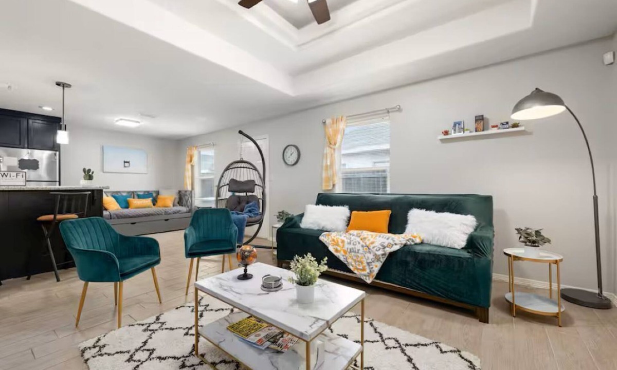 Edinburg House | Furnished 2BR/2BA Monthly Comfy King Workspace + Laundry Near Hospitals