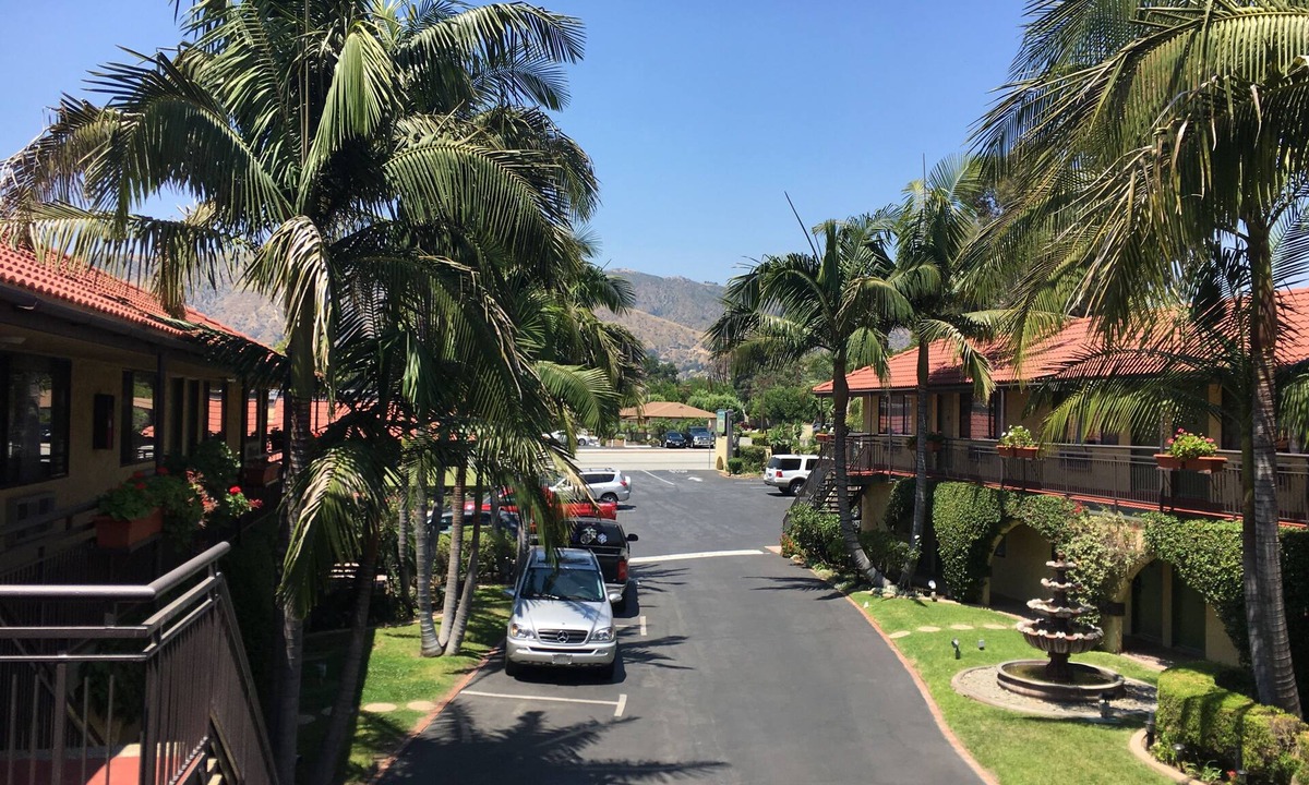 Glendora Hotel | Garden Inn & Suites