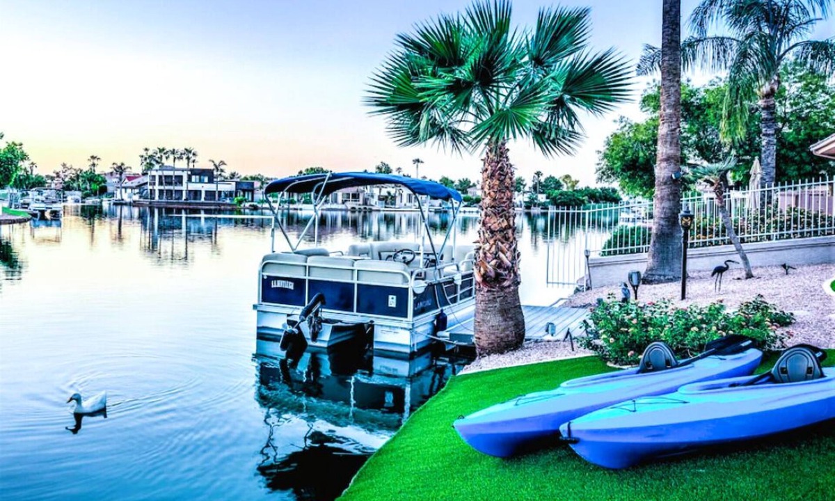 Val Vista Lakes House | GATED1Story LUX Val Vista Lakefront:Heat Pool,Boat,Spa,Kayaks,Paddleboards,Bikes